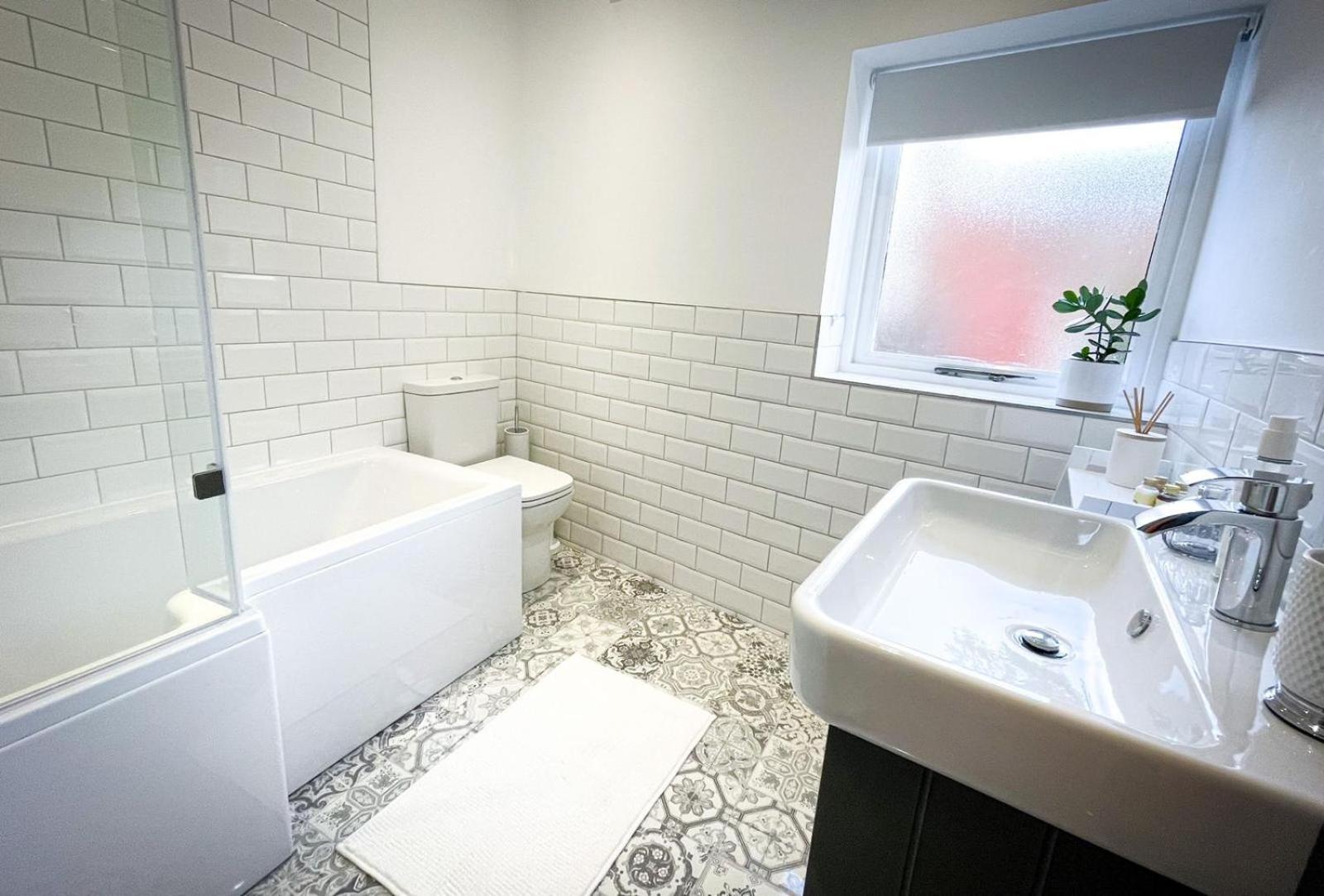 Juliet Beautiful 1 Bedroom, Central, Modern Space. ดาร์ลิงตัน ภายนอก รูปภาพ